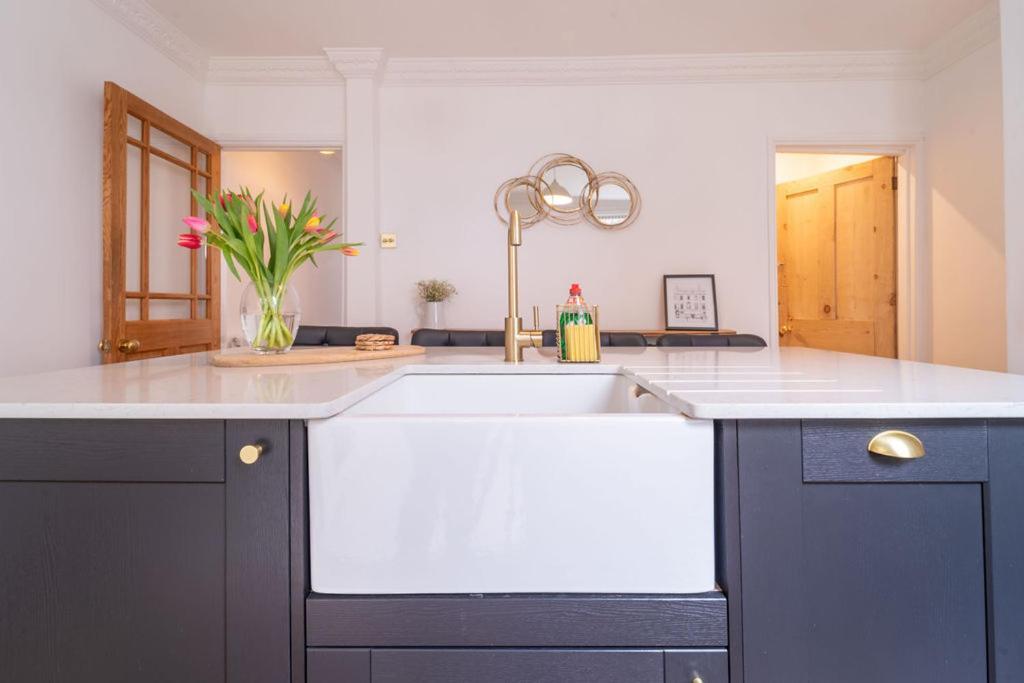 Elegant 3 Bedroom Home In The Centre Of Cheltenham Exteriér fotografie