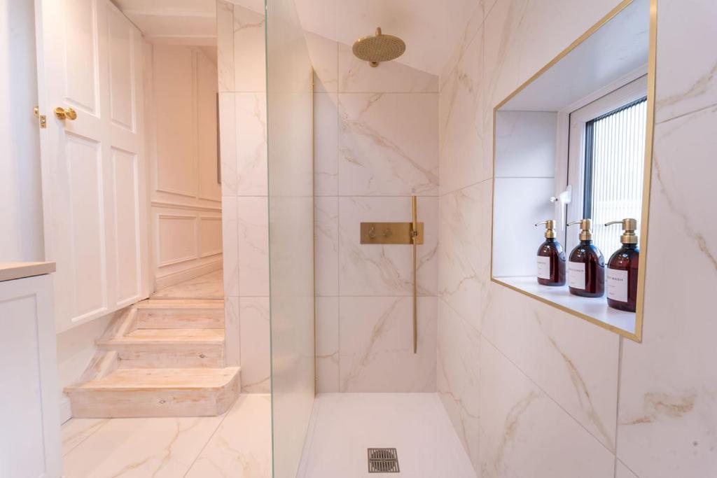 Elegant 3 Bedroom Home In The Centre Of Cheltenham Exteriér fotografie